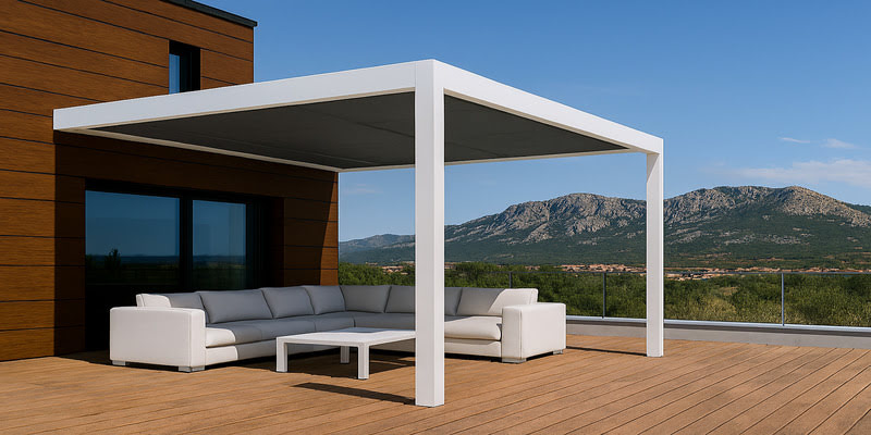 Pérgola instalada en una terraza de ático
