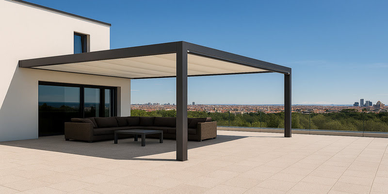 Pérgola instalada en una terraza grande
