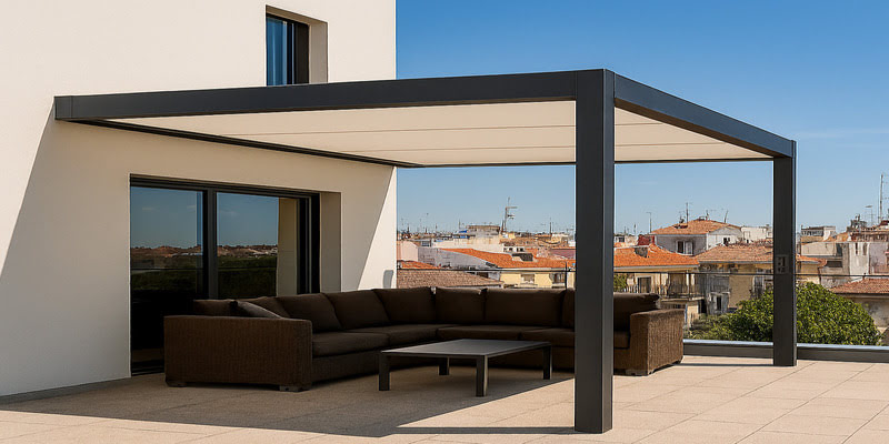 Pérgola instalada en una pequeña terraza
